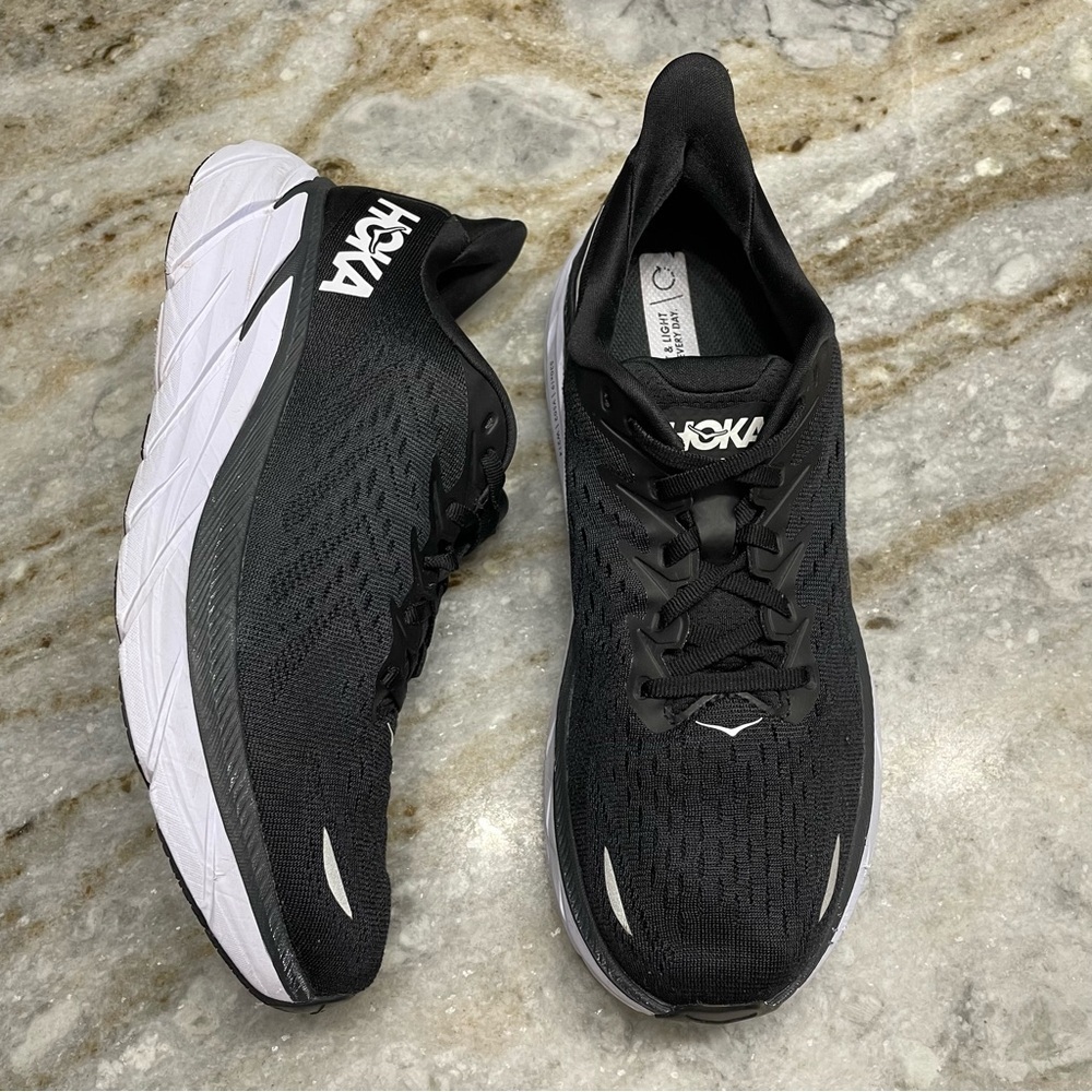 HOKA ONE Women's Clifton 8 - Black/White - size 9.5 B